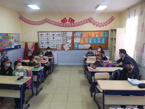 Kaymakamımız Mehmet Zahid UZUN Büyükyakalı İlköğretim Okulu ve Ortaokulu'nda Ziyaret ve İncelemelerde Bulundu.